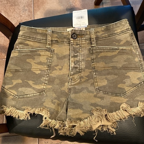 We the Free: Free People. “Army” high rise curvy Shorts Size 28 - Picture 1 of 9